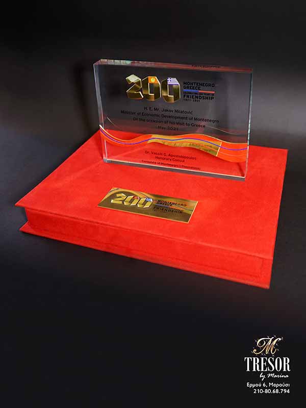 Tresor Corporate Art αναμνηστικά σύνθετα χειροποίητα προσωποποιημένα  βραβεία δώρα από κρύσταλλο plexiglas πλεξιγκλας ξύλο μέταλλο με χάραξη με laser router εκτύπωση UV